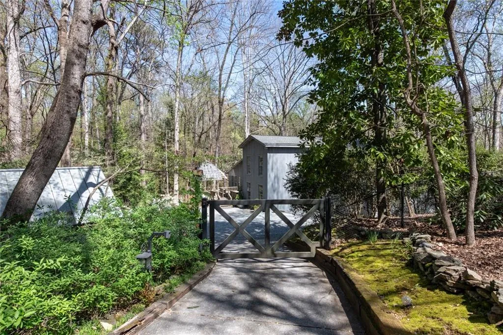 3391 Ridgewood Road Nw, Atlanta, Georgia 30327, 4 Bedrooms Bedrooms, 0 ,2 BathroomsBathrooms,Residential,For Sale,3391 Ridgewood Road Nw,7749191