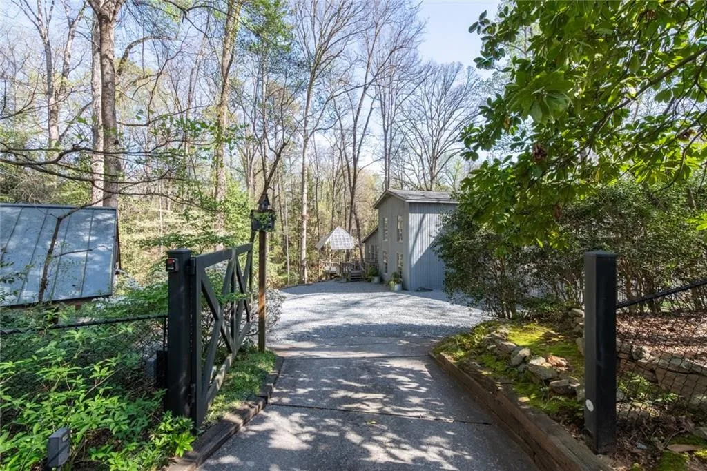 3391 Ridgewood Road Nw, Atlanta, Georgia 30327, 4 Bedrooms Bedrooms, 0 ,2 BathroomsBathrooms,Residential,For Sale,3391 Ridgewood Road Nw,7749191