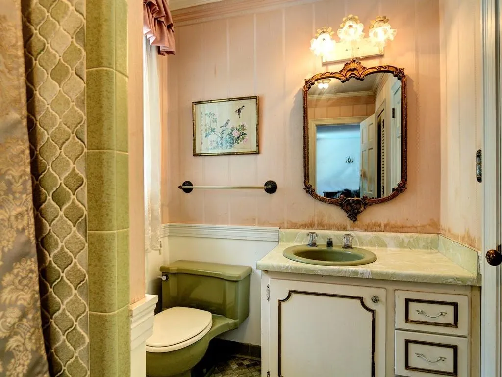 715 Fair Oaks Manor, Sandy Springs, Georgia 30327, 5 Bedrooms Bedrooms, ,4 BathroomsBathrooms,Residential,Sold,715 Fair Oaks Manor,5598036