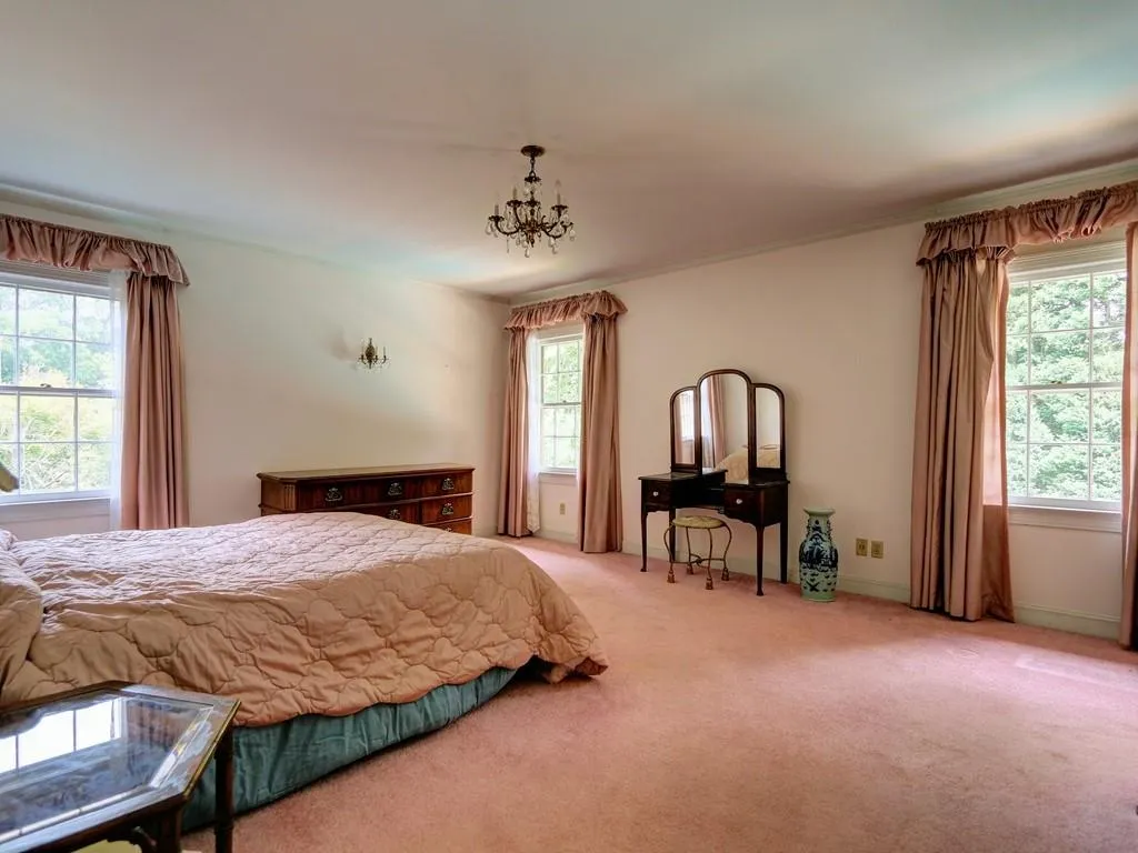 715 Fair Oaks Manor, Sandy Springs, Georgia 30327, 5 Bedrooms Bedrooms, ,4 BathroomsBathrooms,Residential,Sold,715 Fair Oaks Manor,5598036