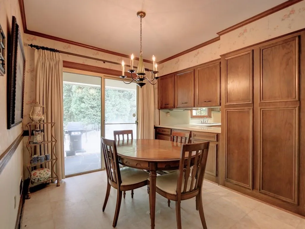 715 Fair Oaks Manor, Sandy Springs, Georgia 30327, 5 Bedrooms Bedrooms, ,4 BathroomsBathrooms,Residential,Sold,715 Fair Oaks Manor,5598036