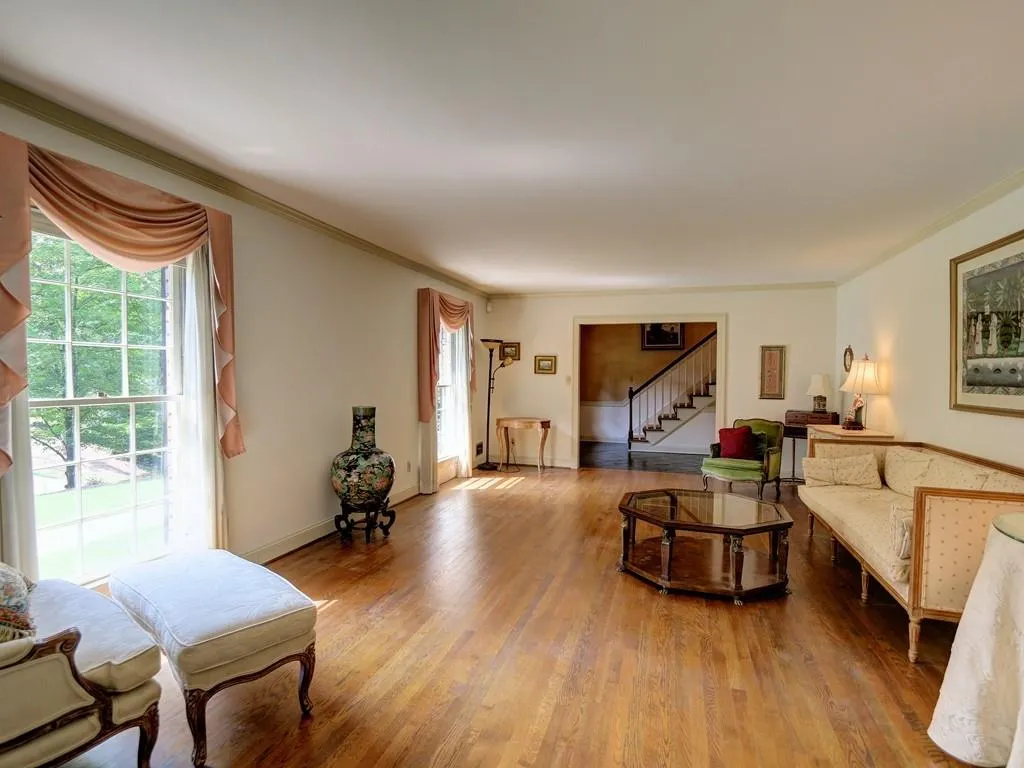 715 Fair Oaks Manor, Sandy Springs, Georgia 30327, 5 Bedrooms Bedrooms, ,4 BathroomsBathrooms,Residential,Sold,715 Fair Oaks Manor,5598036