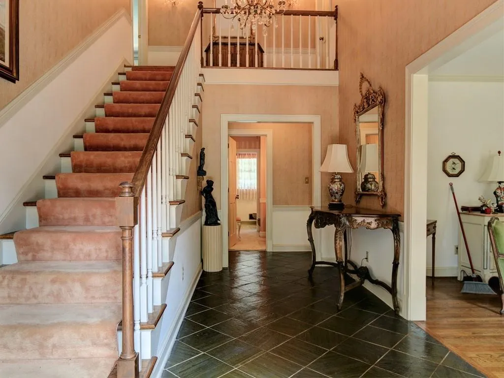 715 Fair Oaks Manor, Sandy Springs, Georgia 30327, 5 Bedrooms Bedrooms, ,4 BathroomsBathrooms,Residential,Sold,715 Fair Oaks Manor,5598036