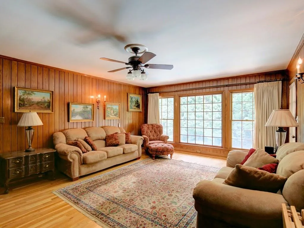 715 Fair Oaks Manor, Sandy Springs, Georgia 30327, 5 Bedrooms Bedrooms, ,4 BathroomsBathrooms,Residential,Sold,715 Fair Oaks Manor,5598036