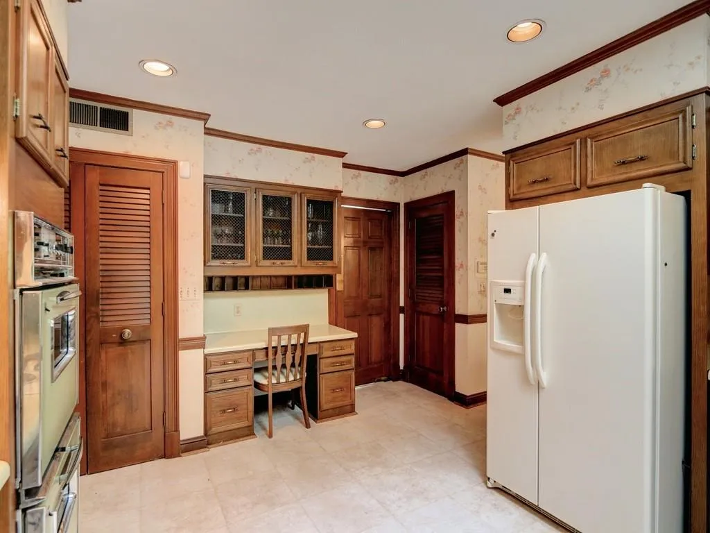 715 Fair Oaks Manor, Sandy Springs, Georgia 30327, 5 Bedrooms Bedrooms, ,4 BathroomsBathrooms,Residential,Sold,715 Fair Oaks Manor,5598036