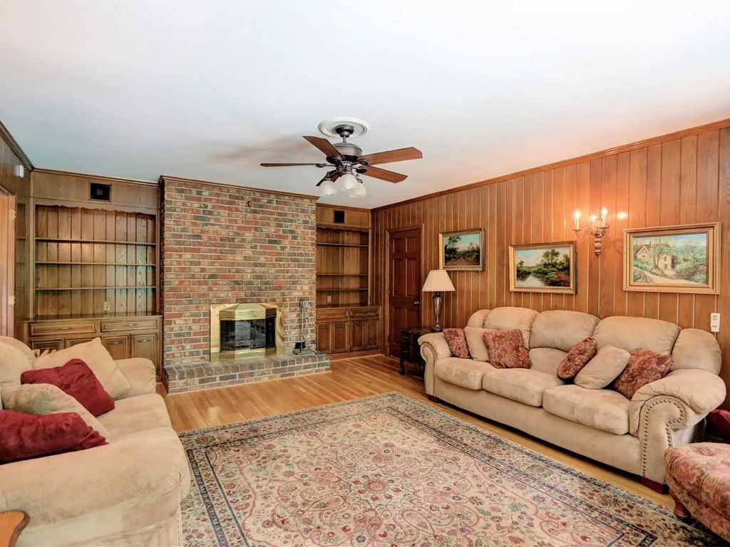 715 Fair Oaks Manor, Sandy Springs, Georgia 30327, 5 Bedrooms Bedrooms, ,4 BathroomsBathrooms,Residential,Sold,715 Fair Oaks Manor,5598036