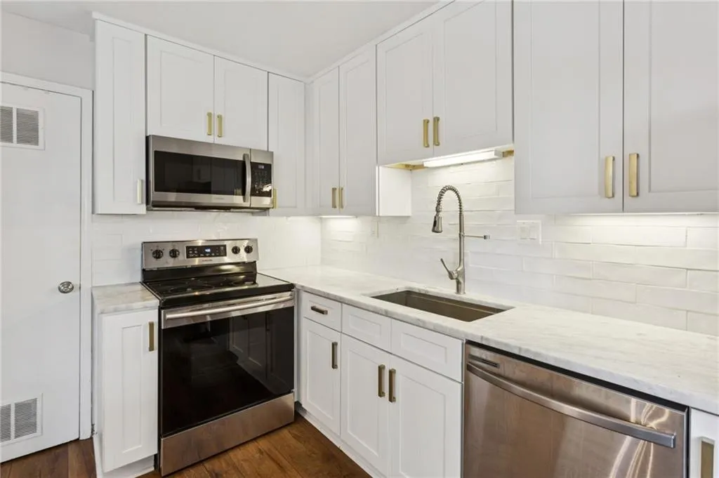 2 Scotland Place Nw, Atlanta, Georgia 30318, 2 Bedrooms Bedrooms, ,2 BathroomsBathrooms,Residential,For Sale,2 Scotland Place Nw,7628398