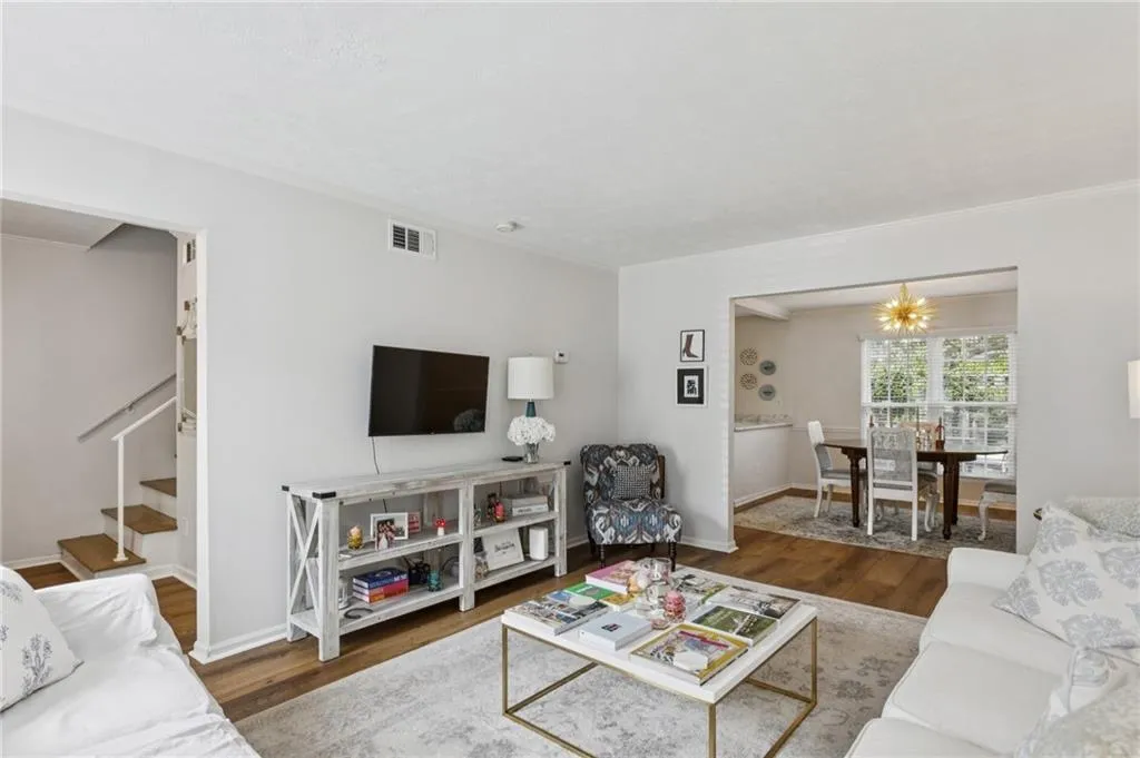 2 Scotland Place Nw, Atlanta, Georgia 30318, 2 Bedrooms Bedrooms, ,2 BathroomsBathrooms,Residential,For Sale,2 Scotland Place Nw,7628398