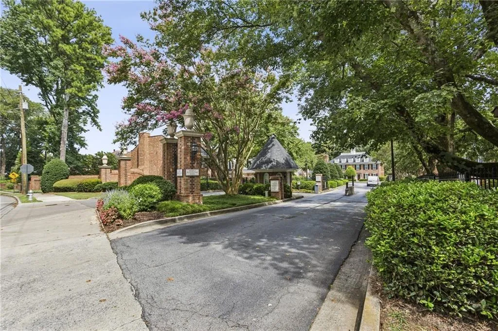 2 Scotland Place Nw, Atlanta, Georgia 30318, 2 Bedrooms Bedrooms, ,2 BathroomsBathrooms,Residential,For Sale,2 Scotland Place Nw,7628398