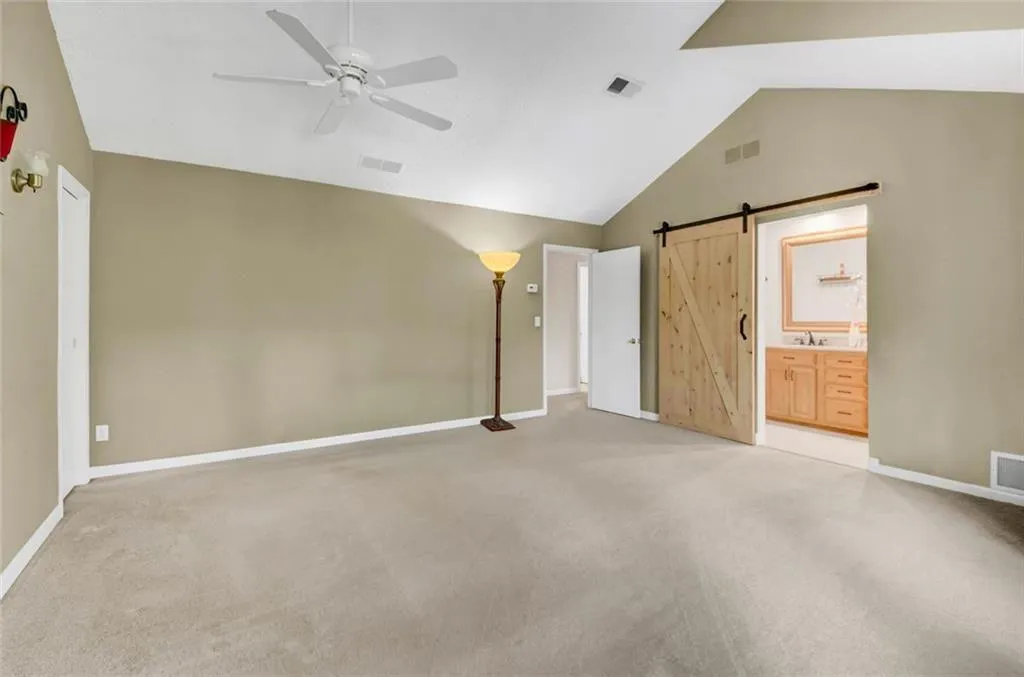 Owner's Master Suite w/Barndoor to Bath
