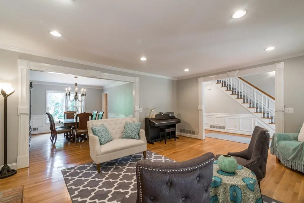 120 Old Campus Court, Sandy Springs, Georgia 30328, 5 Bedrooms Bedrooms, ,3 BathroomsBathrooms,Residential,Sold,120 Old Campus Court,5756015