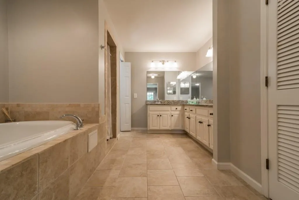 120 Old Campus Court, Sandy Springs, Georgia 30328, 5 Bedrooms Bedrooms, ,3 BathroomsBathrooms,Residential,Sold,120 Old Campus Court,5756015