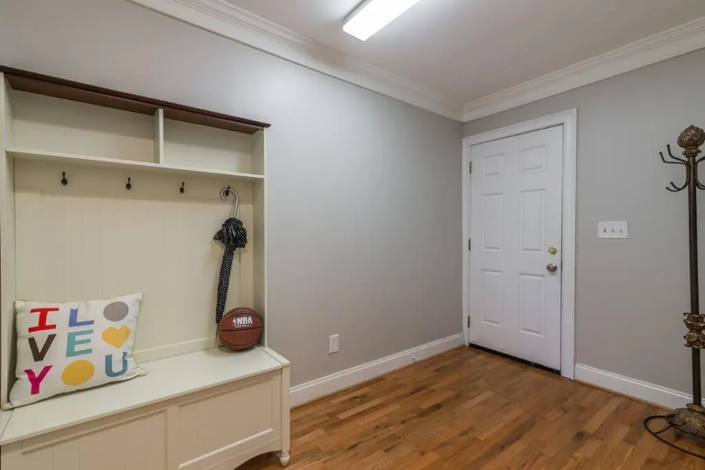 120 Old Campus Court, Sandy Springs, Georgia 30328, 5 Bedrooms Bedrooms, ,3 BathroomsBathrooms,Residential,Sold,120 Old Campus Court,5756015