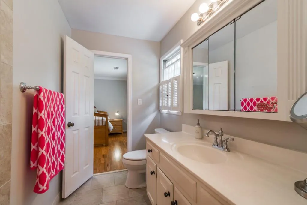 120 Old Campus Court, Sandy Springs, Georgia 30328, 5 Bedrooms Bedrooms, ,3 BathroomsBathrooms,Residential,Sold,120 Old Campus Court,5756015