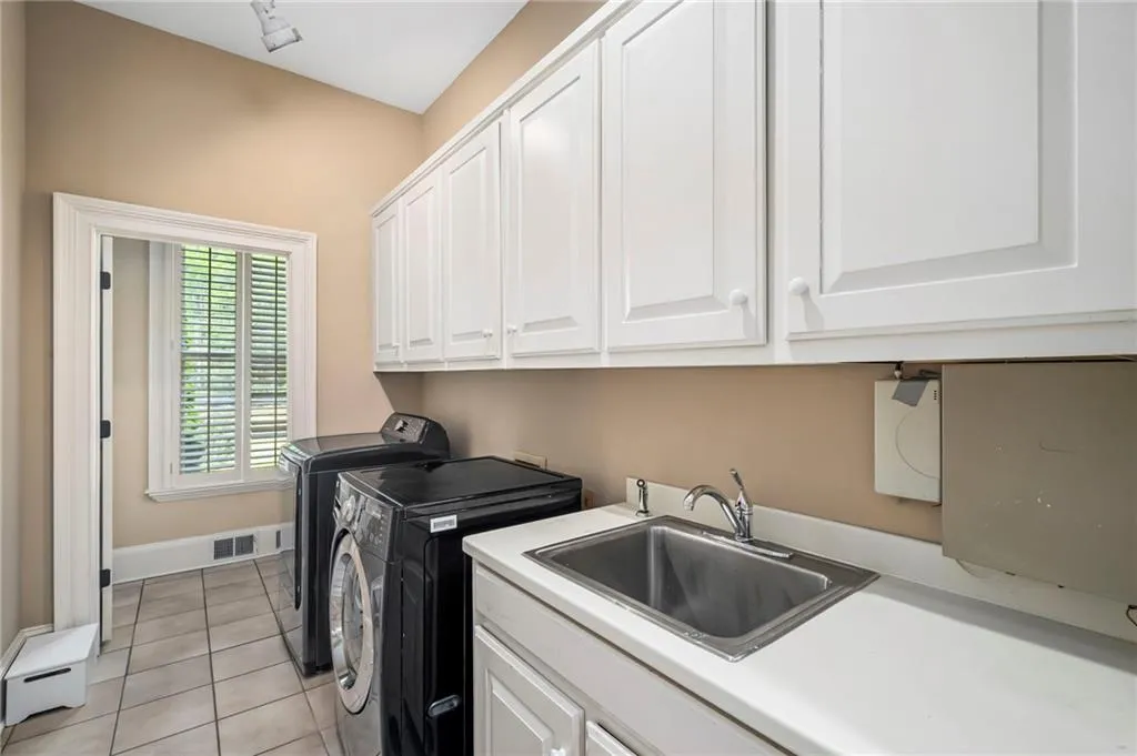 820 Heards Ferry Road, Atlanta, Georgia 30328, 6 Bedrooms Bedrooms, ,8 BathroomsBathrooms,Residential,For Sale,820 Heards Ferry Road,7736191