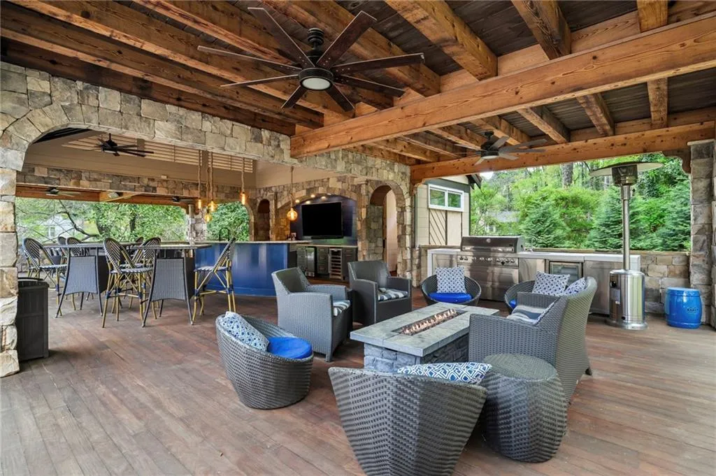 820 Heards Ferry Road, Atlanta, Georgia 30328, 6 Bedrooms Bedrooms, ,8 BathroomsBathrooms,Residential,For Sale,820 Heards Ferry Road,7736191