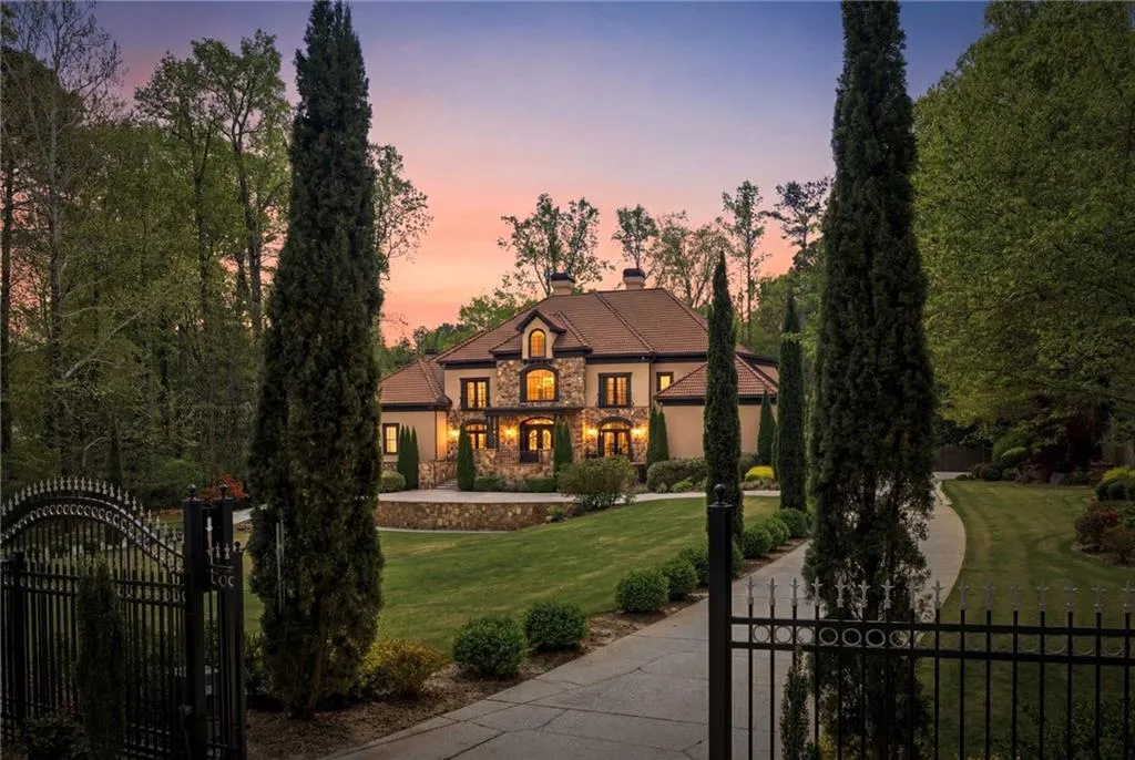 820 Heards Ferry Road, Atlanta, Georgia 30328, 6 Bedrooms Bedrooms, ,8 BathroomsBathrooms,Residential,For Sale,820 Heards Ferry Road,7736191
