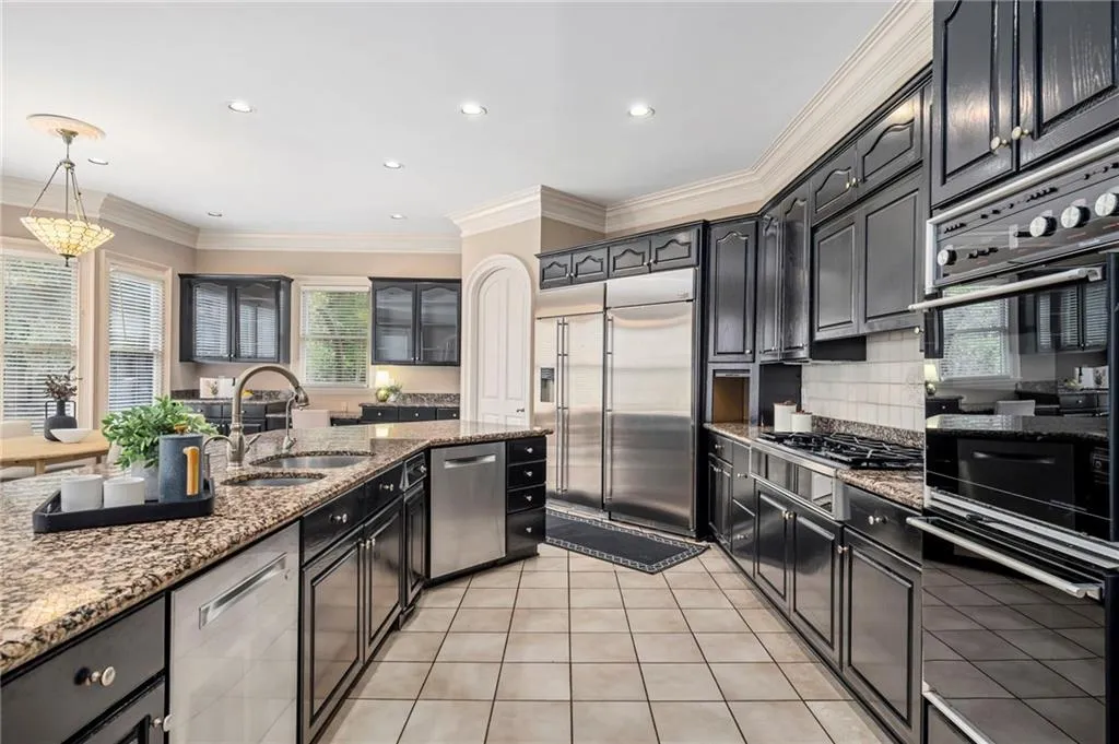 820 Heards Ferry Road, Atlanta, Georgia 30328, 6 Bedrooms Bedrooms, ,8 BathroomsBathrooms,Residential,For Sale,820 Heards Ferry Road,7736191