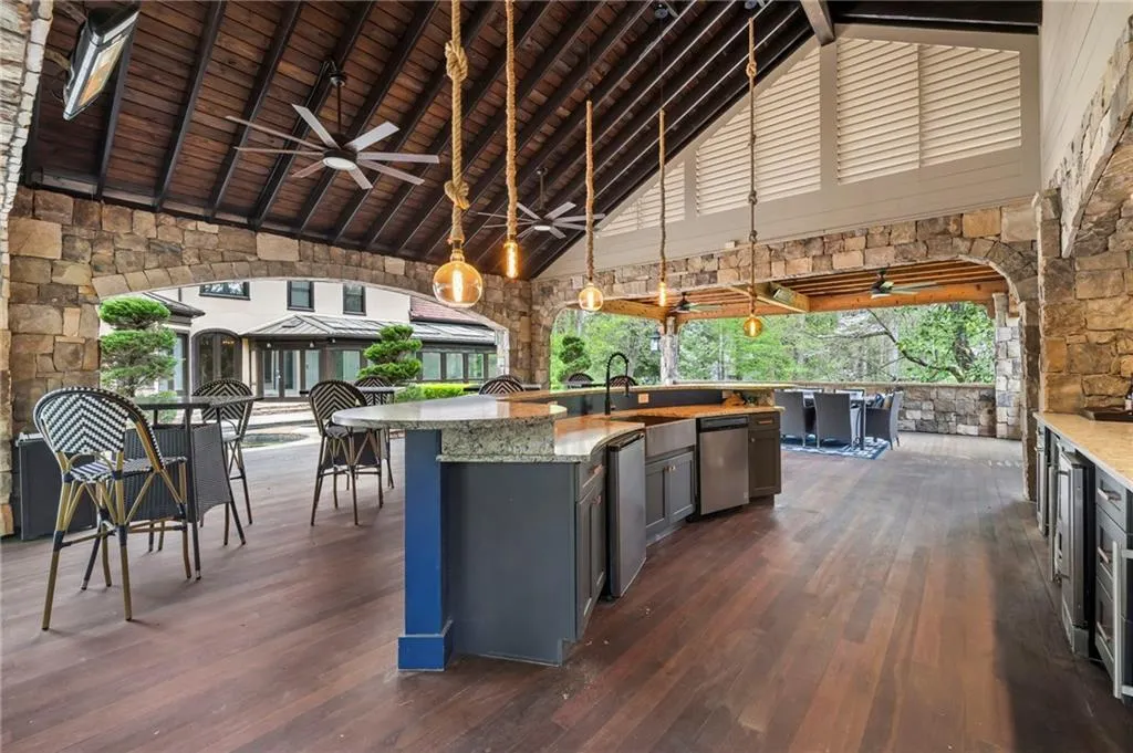 820 Heards Ferry Road, Atlanta, Georgia 30328, 6 Bedrooms Bedrooms, ,8 BathroomsBathrooms,Residential,For Sale,820 Heards Ferry Road,7736191