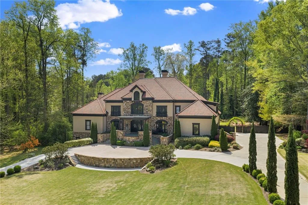 820 Heards Ferry Road, Atlanta, Georgia 30328, 6 Bedrooms Bedrooms, ,8 BathroomsBathrooms,Residential,For Sale,820 Heards Ferry Road,7736191