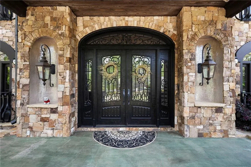 820 Heards Ferry Road, Atlanta, Georgia 30328, 6 Bedrooms Bedrooms, ,8 BathroomsBathrooms,Residential,For Sale,820 Heards Ferry Road,7736191