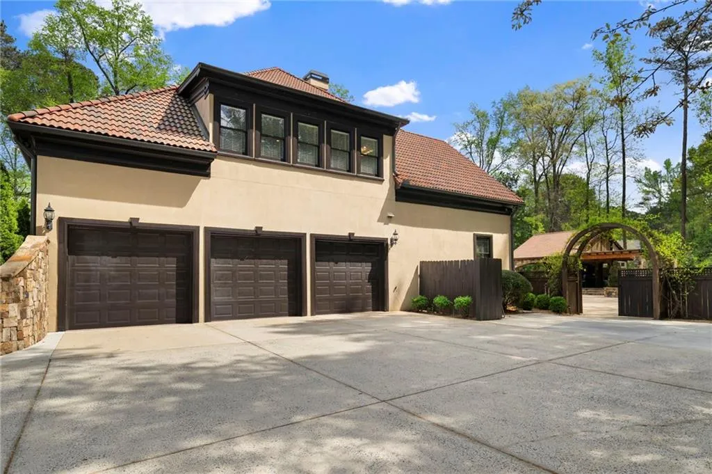 820 Heards Ferry Road, Atlanta, Georgia 30328, 6 Bedrooms Bedrooms, ,8 BathroomsBathrooms,Residential,For Sale,820 Heards Ferry Road,7736191