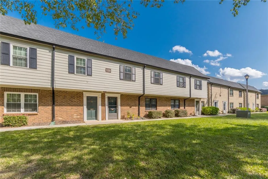 320 Winding River Drive Unit C, Sandy Springs, Georgia 30350, 2 Bedrooms Bedrooms, ,2 BathroomsBathrooms,Residential,Sold,320 Winding River Drive Unit C,6784735