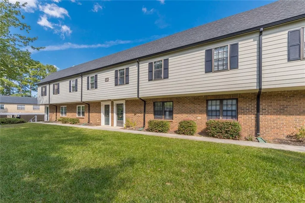 320 Winding River Drive Unit C, Sandy Springs, Georgia 30350, 2 Bedrooms Bedrooms, ,2 BathroomsBathrooms,Residential,Sold,320 Winding River Drive Unit C,6784735