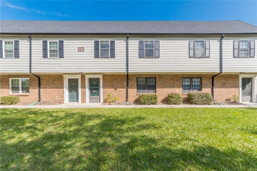 320 Winding River Drive Unit C, Sandy Springs, Georgia 30350, 2 Bedrooms Bedrooms, ,2 BathroomsBathrooms,Residential,Sold,320 Winding River Drive Unit C,6784735