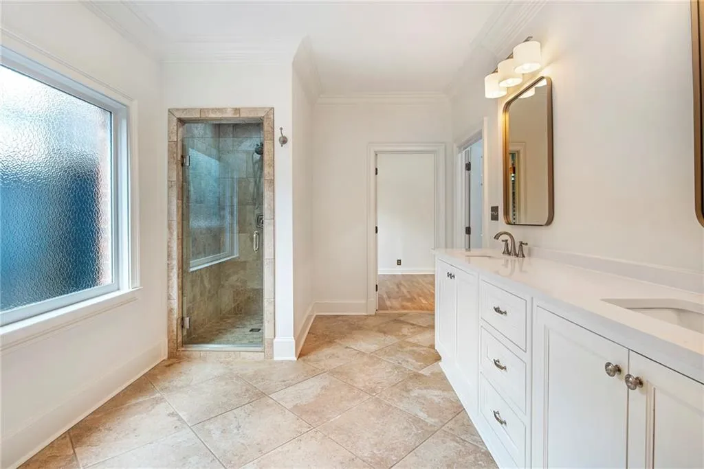 3685 Peachtree Road Ne Unit 10, Atlanta, Georgia 30319, 4 Bedrooms Bedrooms, 0 ,3 BathroomsBathrooms,Residential,For Sale,3685 Peachtree Road Ne Unit 10,7741541