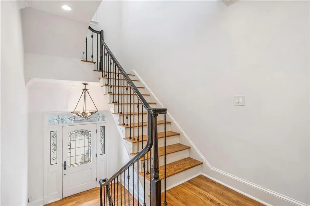 3685 Peachtree Road Ne Unit 10, Atlanta, Georgia 30319, 4 Bedrooms Bedrooms, 0 ,3 BathroomsBathrooms,Residential,For Sale,3685 Peachtree Road Ne Unit 10,7741541