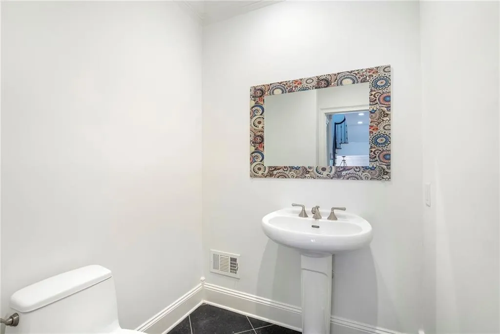 3685 Peachtree Road Ne Unit 10, Atlanta, Georgia 30319, 4 Bedrooms Bedrooms, 0 ,3 BathroomsBathrooms,Residential,For Sale,3685 Peachtree Road Ne Unit 10,7741541