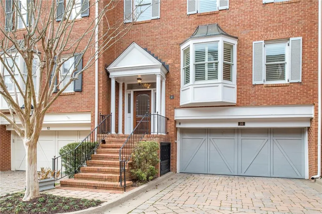 3685 Peachtree Road Ne Unit 10, Atlanta, Georgia 30319, 4 Bedrooms Bedrooms, 0 ,3 BathroomsBathrooms,Residential,For Sale,3685 Peachtree Road Ne Unit 10,7741541