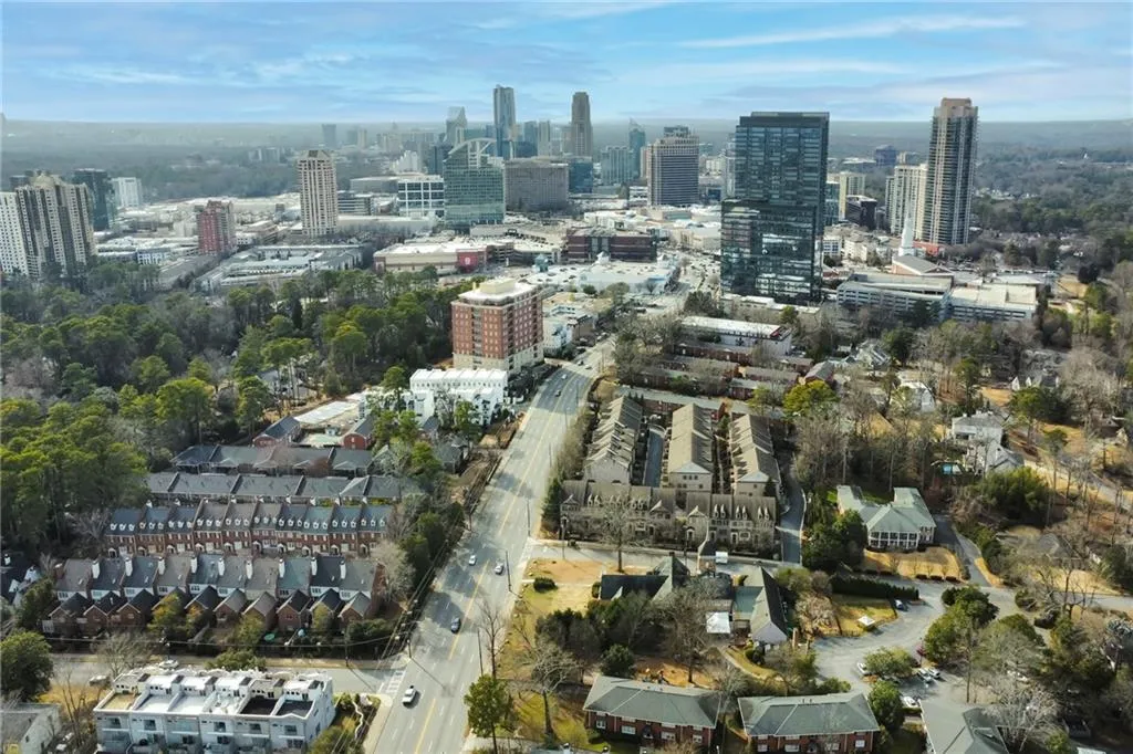 3685 Peachtree Road Ne Unit 10, Atlanta, Georgia 30319, 4 Bedrooms Bedrooms, 0 ,3 BathroomsBathrooms,Residential,For Sale,3685 Peachtree Road Ne Unit 10,7741541