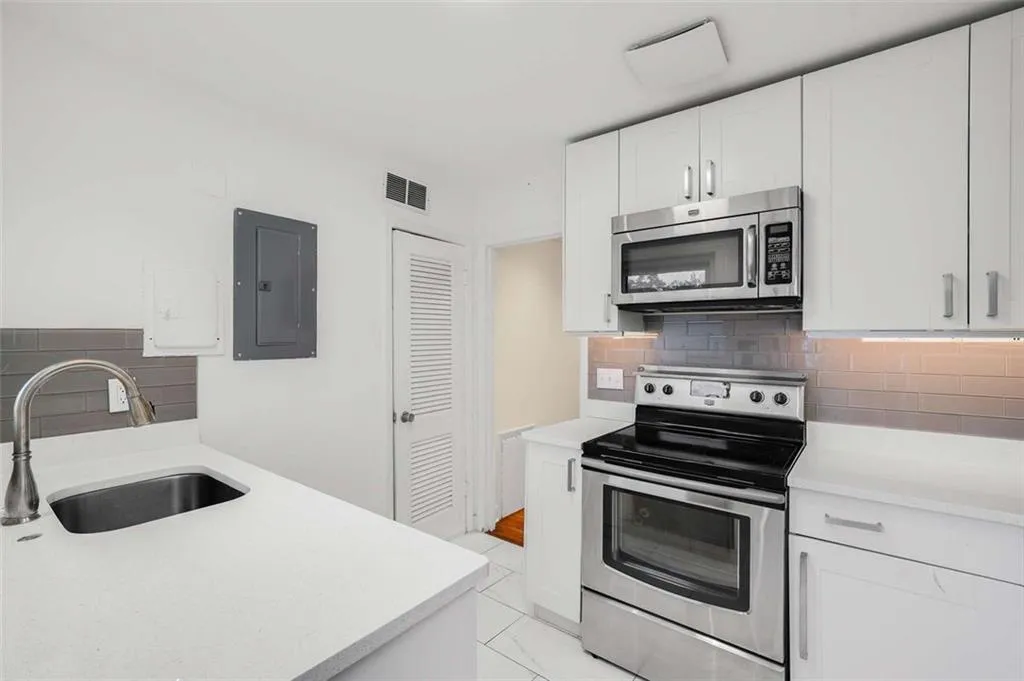 3510 Roswell Road Nw Unit M4, Atlanta, Georgia 30305, 2 Bedrooms Bedrooms, 0 ,2 BathroomsBathrooms,Residential,For Sale,3510 Roswell Road Nw Unit M4,7744882
