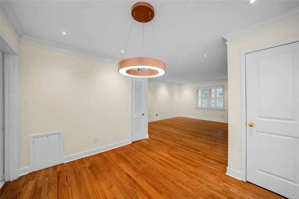 3510 Roswell Road Nw Unit M4, Atlanta, Georgia 30305, 2 Bedrooms Bedrooms, 0 ,2 BathroomsBathrooms,Residential,For Sale,3510 Roswell Road Nw Unit M4,7744882
