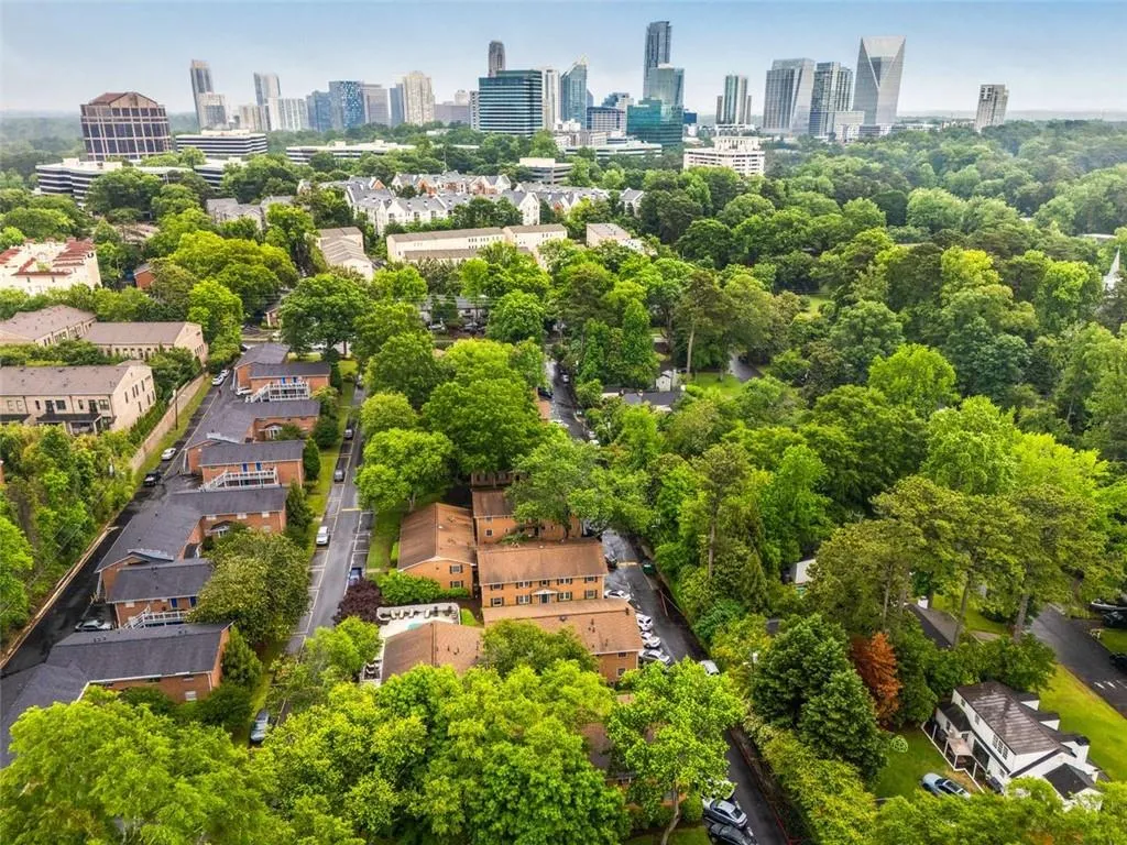 3510 Roswell Road Nw Unit M4, Atlanta, Georgia 30305, 2 Bedrooms Bedrooms, 0 ,2 BathroomsBathrooms,Residential,For Sale,3510 Roswell Road Nw Unit M4,7744882
