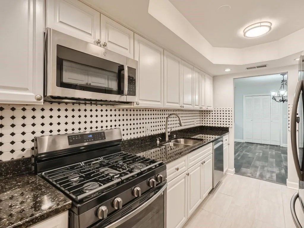 6851 Roswell Road Unit 17, Atlanta, Georgia 30328, 4 Bedrooms Bedrooms, ,2 BathroomsBathrooms,Residential,Sold,6851 Roswell Road Unit 17,7250036