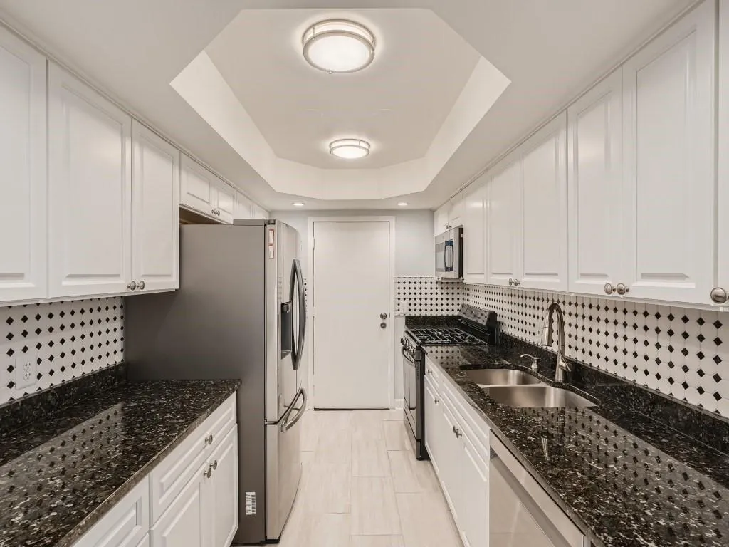 6851 Roswell Road Unit 17, Atlanta, Georgia 30328, 4 Bedrooms Bedrooms, ,2 BathroomsBathrooms,Residential,Sold,6851 Roswell Road Unit 17,7250036