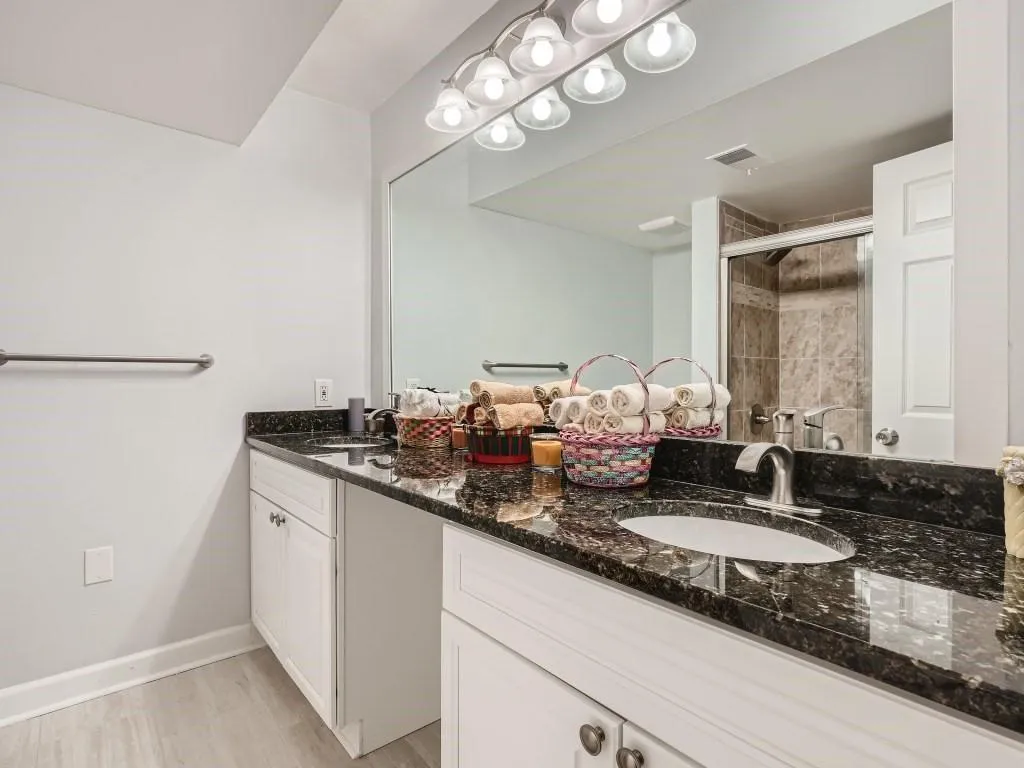 6851 Roswell Road Unit 17, Atlanta, Georgia 30328, 4 Bedrooms Bedrooms, ,2 BathroomsBathrooms,Residential,Sold,6851 Roswell Road Unit 17,7250036