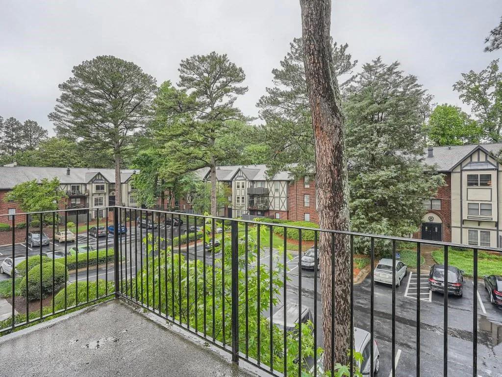 6851 Roswell Road Unit 17, Atlanta, Georgia 30328, 4 Bedrooms Bedrooms, ,2 BathroomsBathrooms,Residential,Sold,6851 Roswell Road Unit 17,7250036