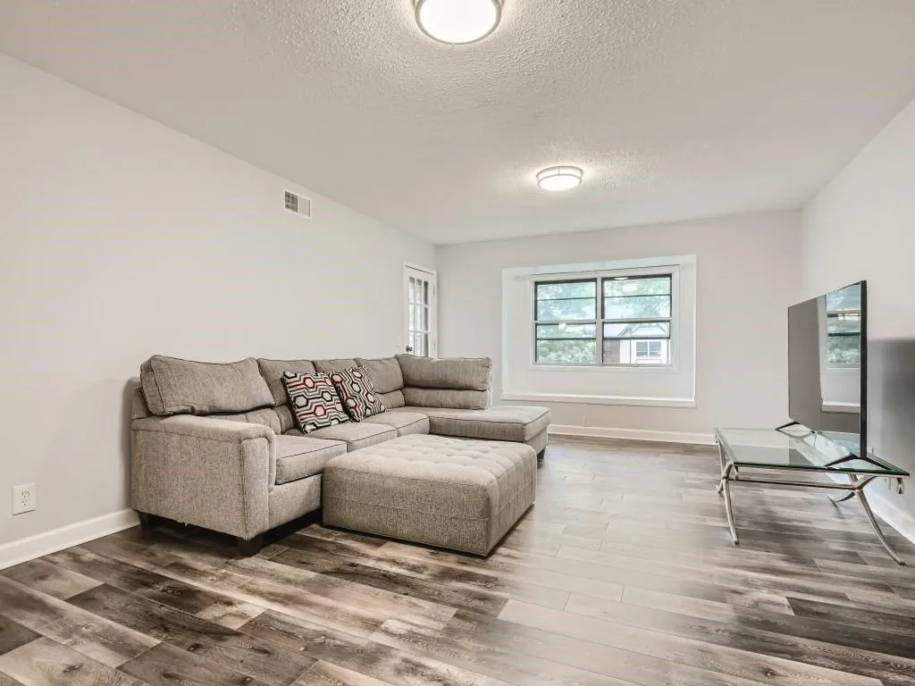 6851 Roswell Road Unit 17, Atlanta, Georgia 30328, 4 Bedrooms Bedrooms, ,2 BathroomsBathrooms,Residential,Sold,6851 Roswell Road Unit 17,7250036