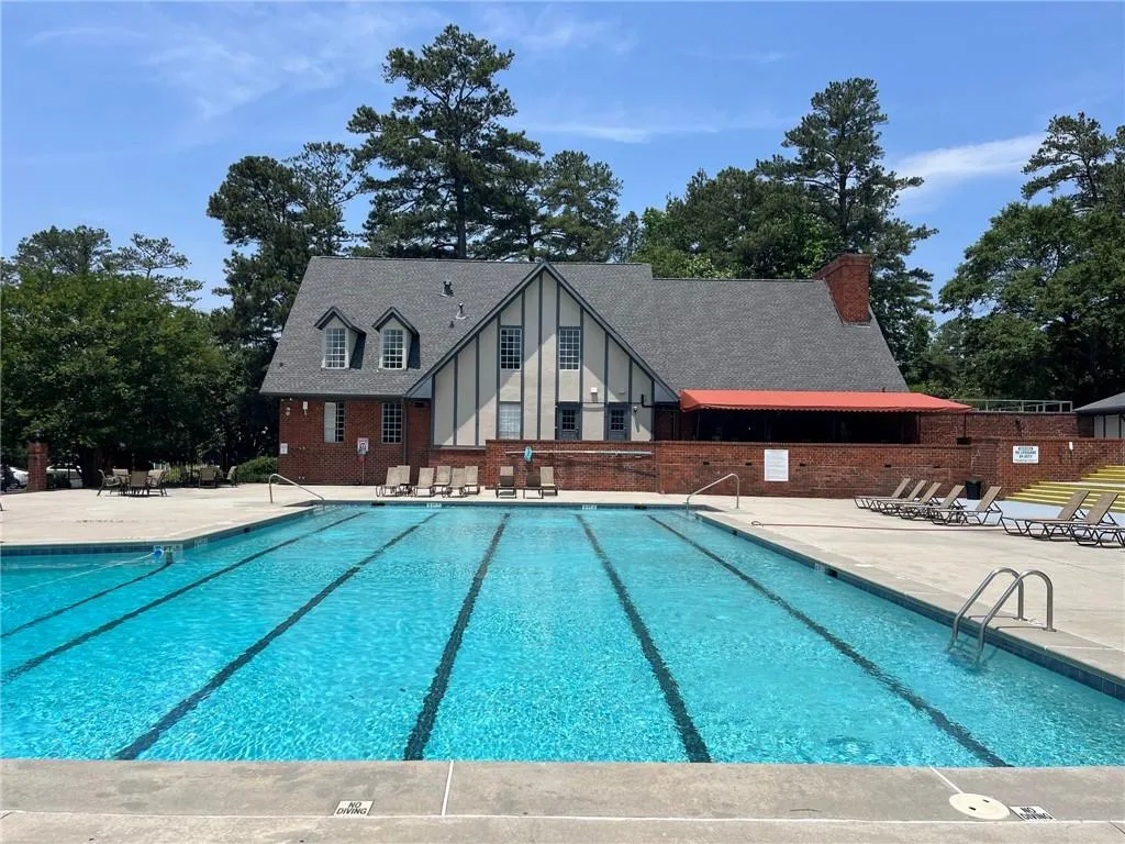 6851 Roswell Road Unit 17, Atlanta, Georgia 30328, 4 Bedrooms Bedrooms, ,2 BathroomsBathrooms,Residential,Sold,6851 Roswell Road Unit 17,7250036