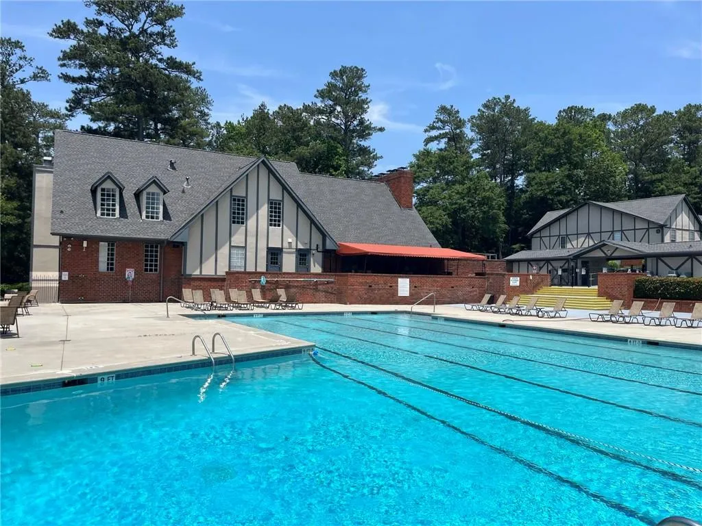 6851 Roswell Road Unit 17, Atlanta, Georgia 30328, 4 Bedrooms Bedrooms, ,2 BathroomsBathrooms,Residential,Sold,6851 Roswell Road Unit 17,7250036