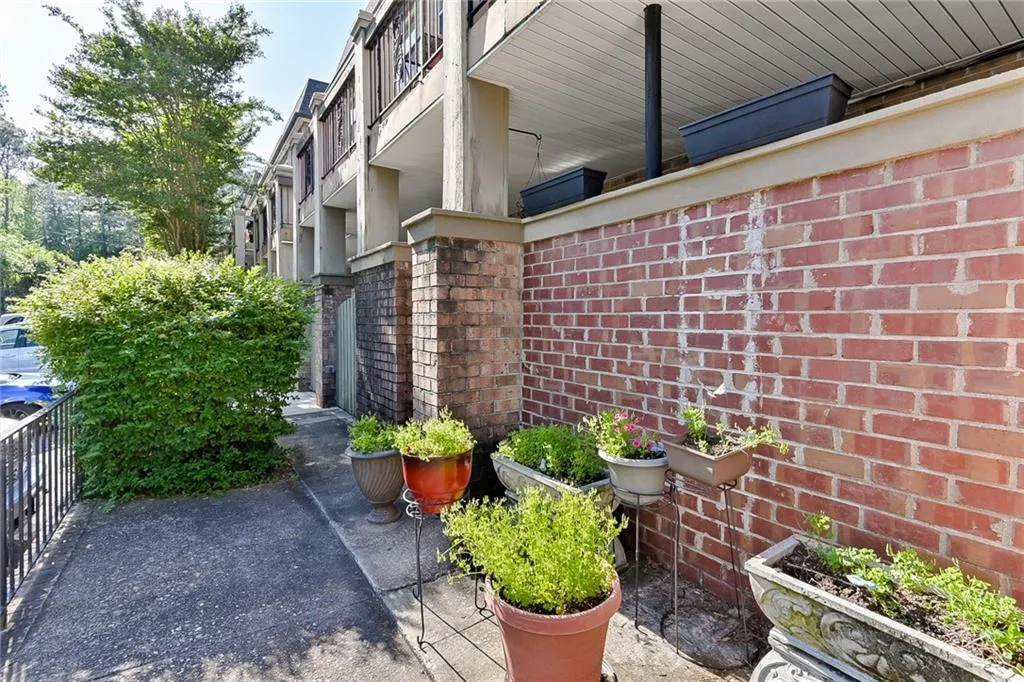 6980 Roswell Road Unit D10, Atlanta, Georgia 30328, 2 Bedrooms Bedrooms, ,2 BathroomsBathrooms,Residential,Sold,6980 Roswell Road Unit D10,6541659