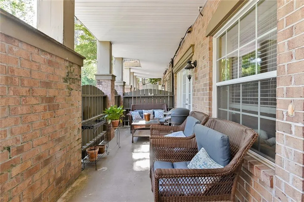 6980 Roswell Road Unit D10, Atlanta, Georgia 30328, 2 Bedrooms Bedrooms, ,2 BathroomsBathrooms,Residential,Sold,6980 Roswell Road Unit D10,6541659