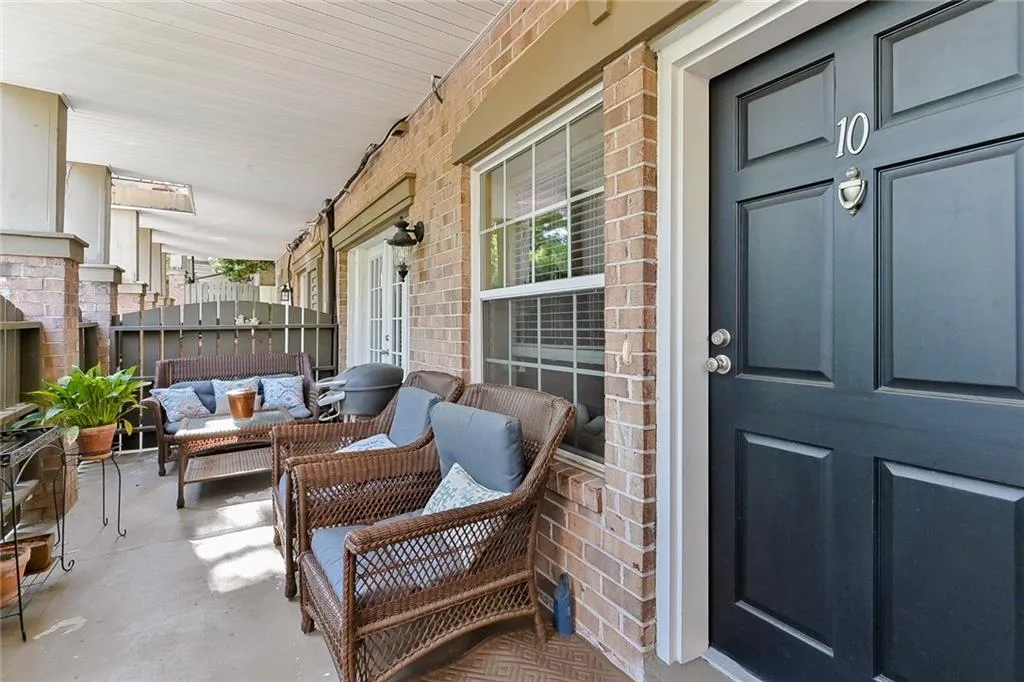 6980 Roswell Road Unit D10, Atlanta, Georgia 30328, 2 Bedrooms Bedrooms, ,2 BathroomsBathrooms,Residential,Sold,6980 Roswell Road Unit D10,6541659