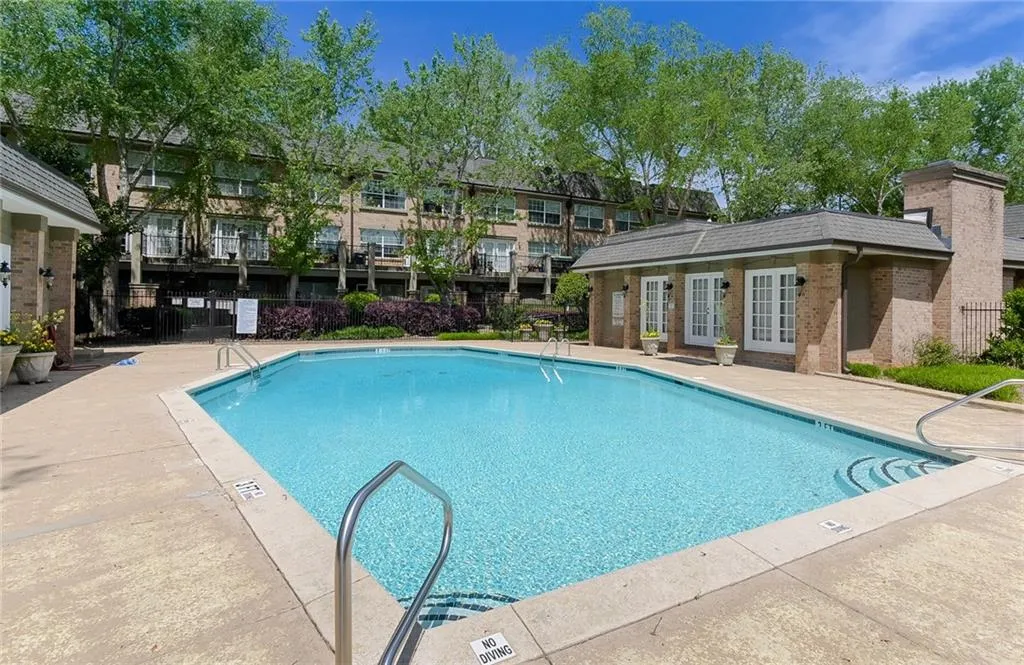 6980 Roswell Road Unit D10, Atlanta, Georgia 30328, 2 Bedrooms Bedrooms, ,2 BathroomsBathrooms,Residential,Sold,6980 Roswell Road Unit D10,6541659