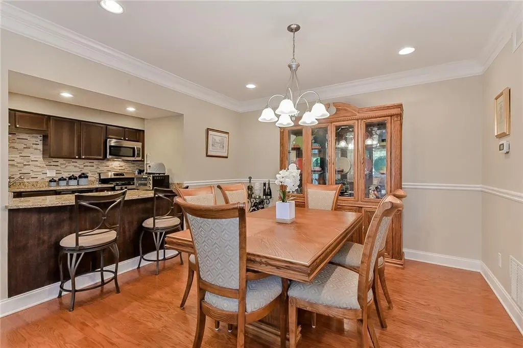 6980 Roswell Road Unit D10, Atlanta, Georgia 30328, 2 Bedrooms Bedrooms, ,2 BathroomsBathrooms,Residential,Sold,6980 Roswell Road Unit D10,6541659