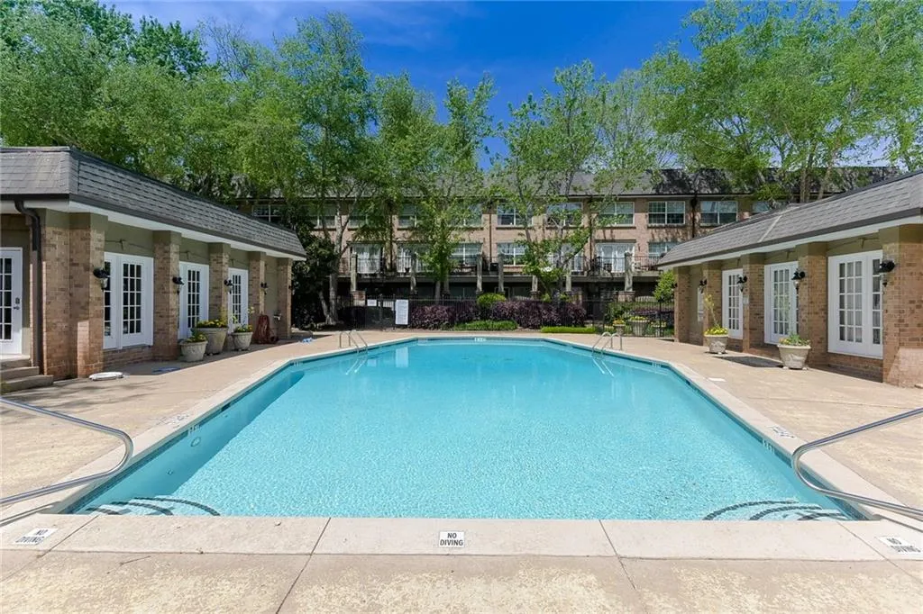 6980 Roswell Road Unit D10, Atlanta, Georgia 30328, 2 Bedrooms Bedrooms, ,2 BathroomsBathrooms,Residential,Sold,6980 Roswell Road Unit D10,6541659